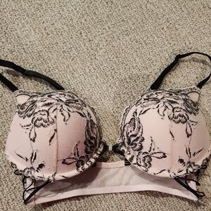 Elegant Lace Trimmed Bra in Pink and Black
